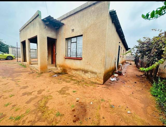 3 BEDROOM HOUSE FOR SALE IN SIMUNYE